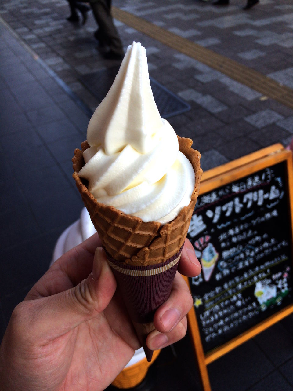 二人暮しのおつまみ日記 おこっぺ町からはるばる、ううん自然な味っ、上野・生ミルクソフトクリーム。 コメント
