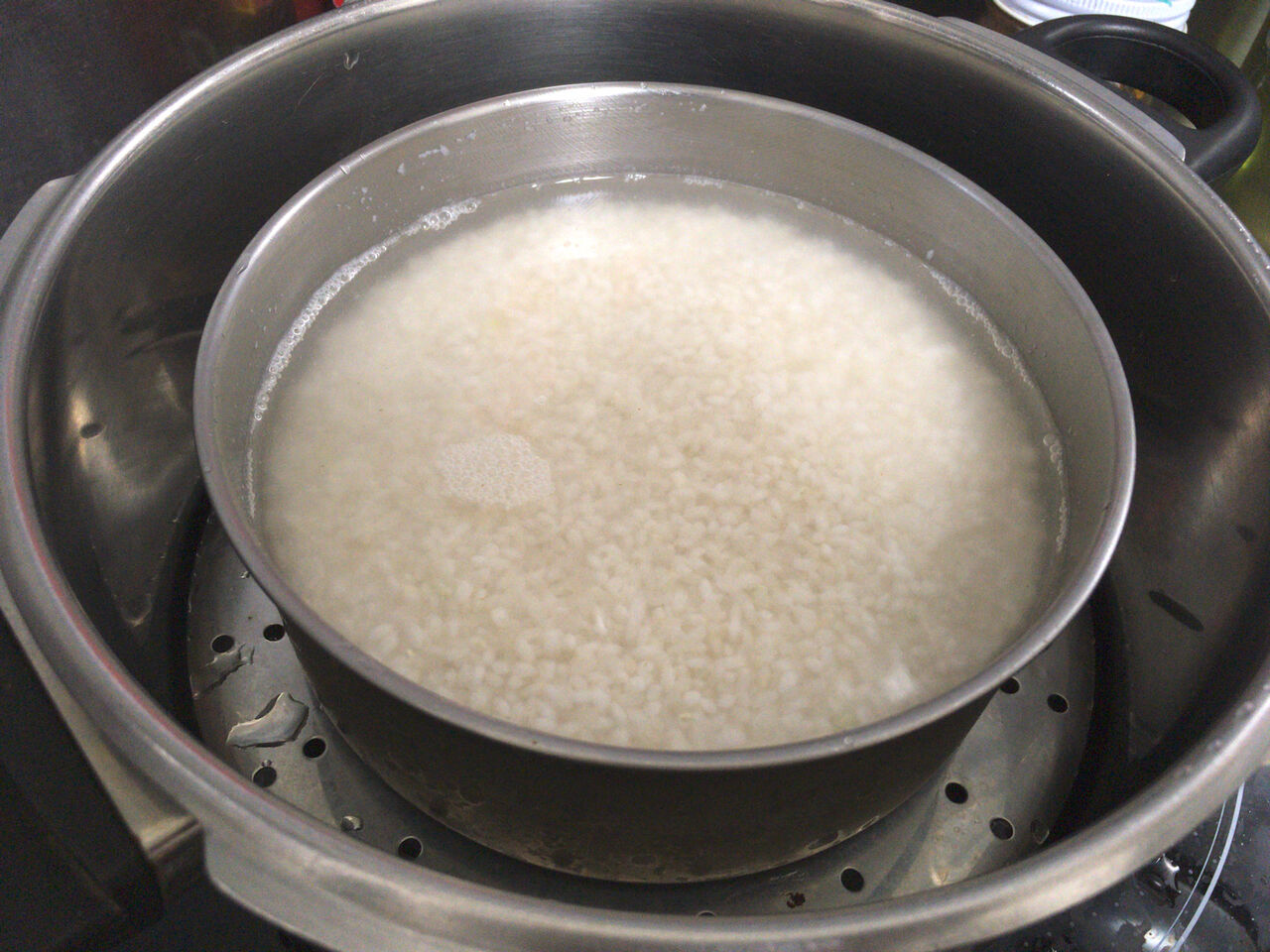 圧力鍋で米を蒸すと 米は立ちムチムチの食感に つや姫の新米を蒸して ウマいっ 二人暮しのおつまみ日記 圧力鍋で米を蒸すと 米は立ちムチムチの食感に つや姫の新米を蒸して ウマいっ 二人暮しのおつまみ日記