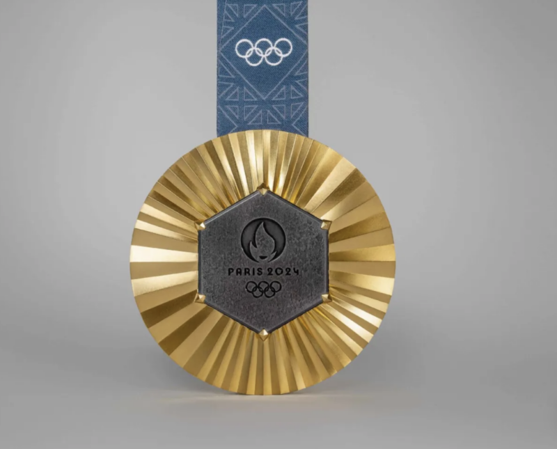 パリ五輪のメダルがもう劣化してきた…スケボー銅メダリストが自身のSNSでその品質を公開　まだ1週間しか経ってないのに色が欠けてきた