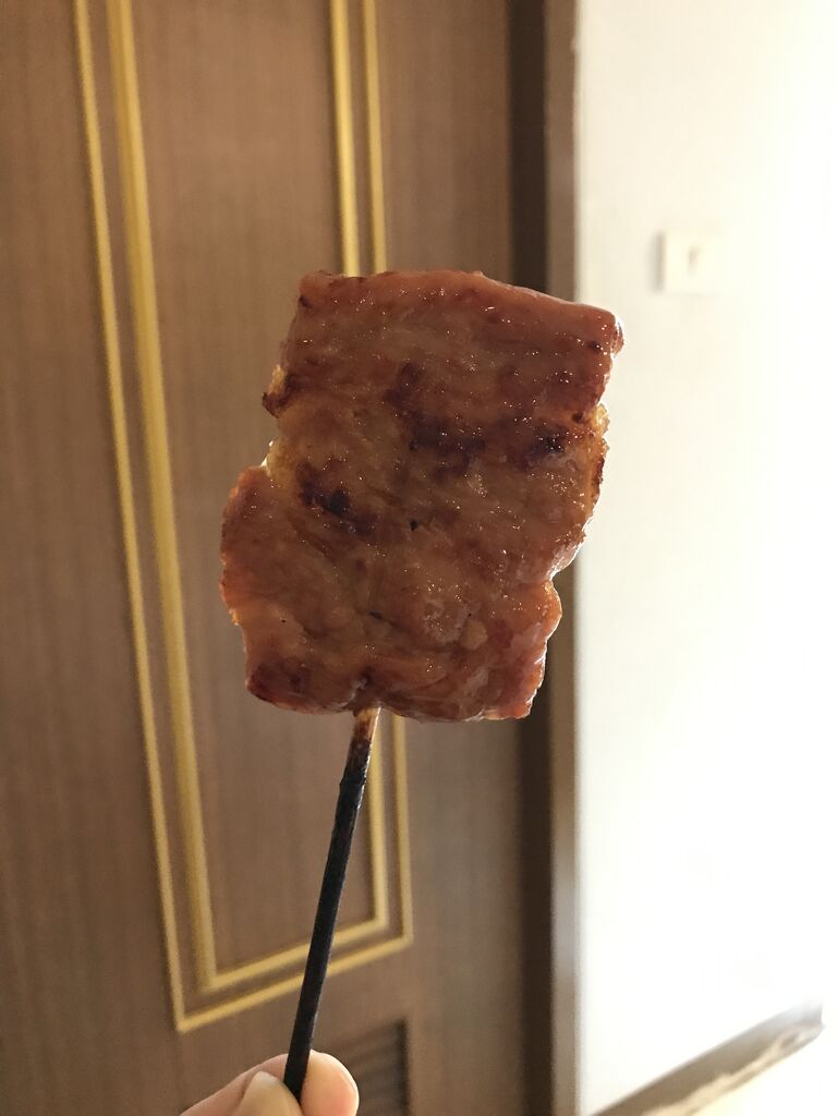 ムーピンの焦げは切り取られてしまう バンコク虚構日記