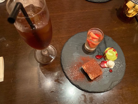 563D1D06-16BD-46F4-A9D4-21745991AA87