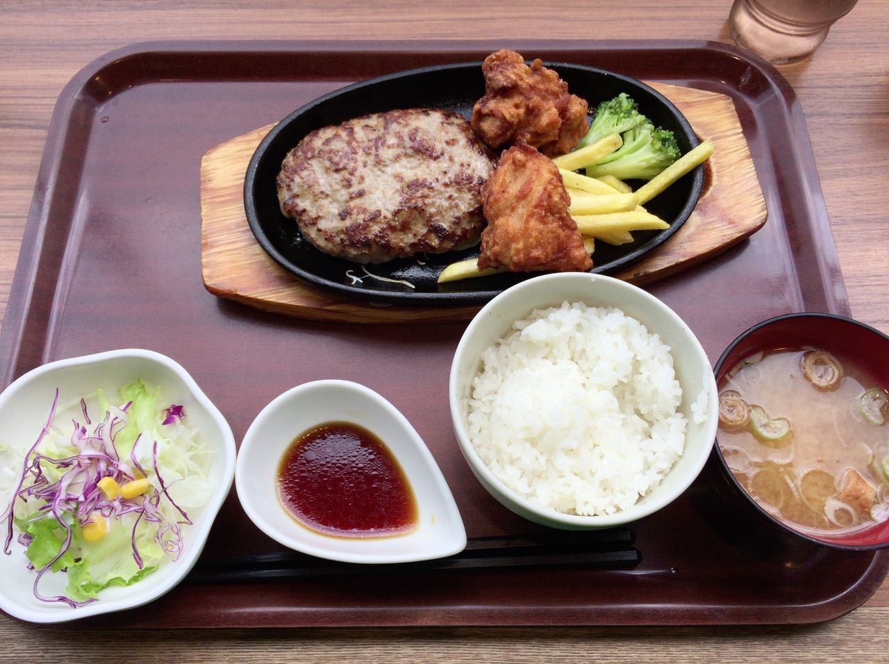 ファイヤーバーグ 関内 札幌ザンギ ハンバーグセットをいただいた かなちゅうごはん ファイヤーバーグ 関内 札幌ザンギ ハンバーグセットをいただいた かなちゅうごはん