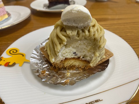 2B9399FA-6DDB-4A65-9718-A637E40B66EE