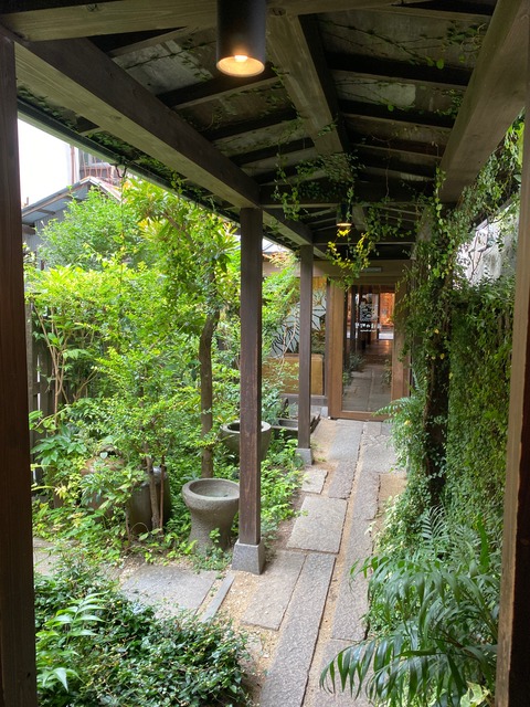 04251510-A019-4856-965A-EF6F3EF48F5C