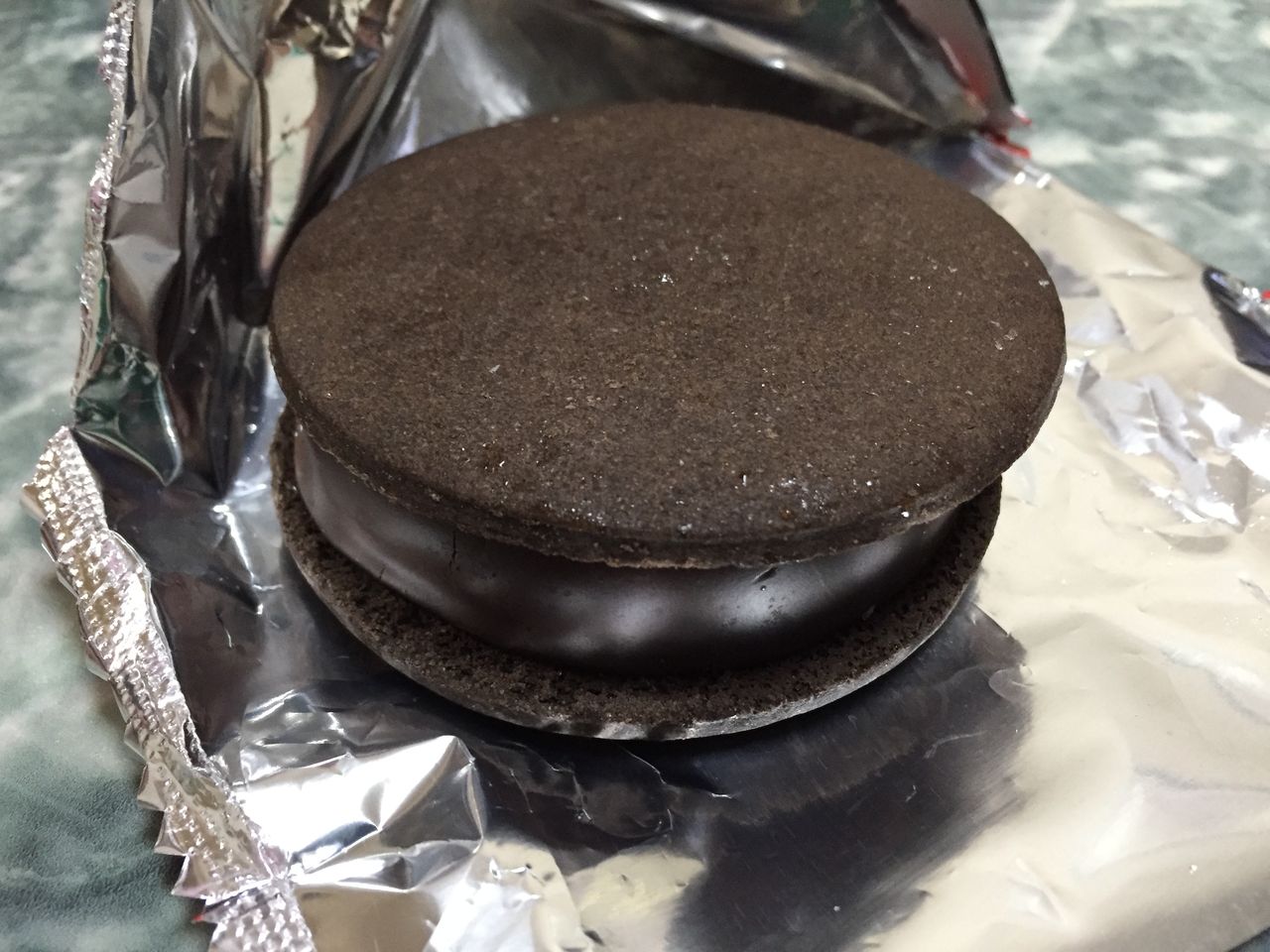 グリコ めちゃうま ガトーショコラ クッキーサンドアイス かなちゅうごはん