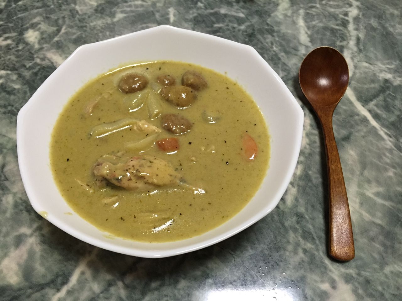 家メシ 業務スーパーで購入したグリーンカレーペーストでグリーンカレーを作ってみた かなちゅうごはん
