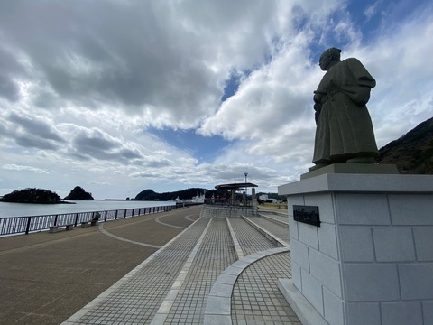 7717FA42-8251-4ABB-9571-84D54D029220