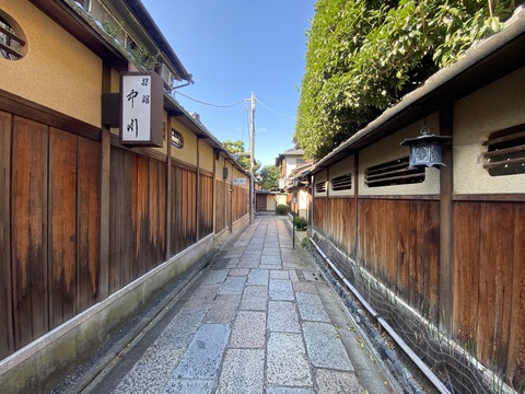 B9F8E76F-ECEA-4D95-AF9B-1C724F2F5A64