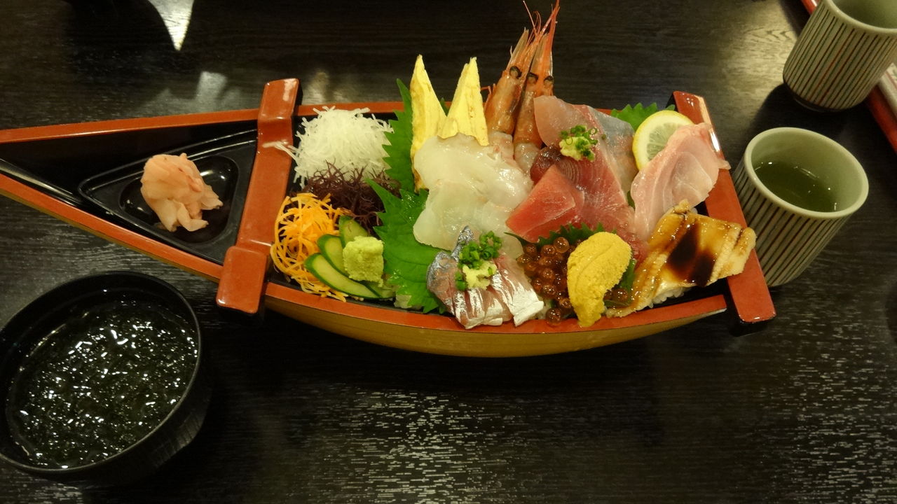入船 伊東駅前店 絵ヂカラ お船の海鮮丼 かなちゅうごはん 入船 伊東駅前店 絵ヂカラ お船の海鮮丼 かなちゅうごはん