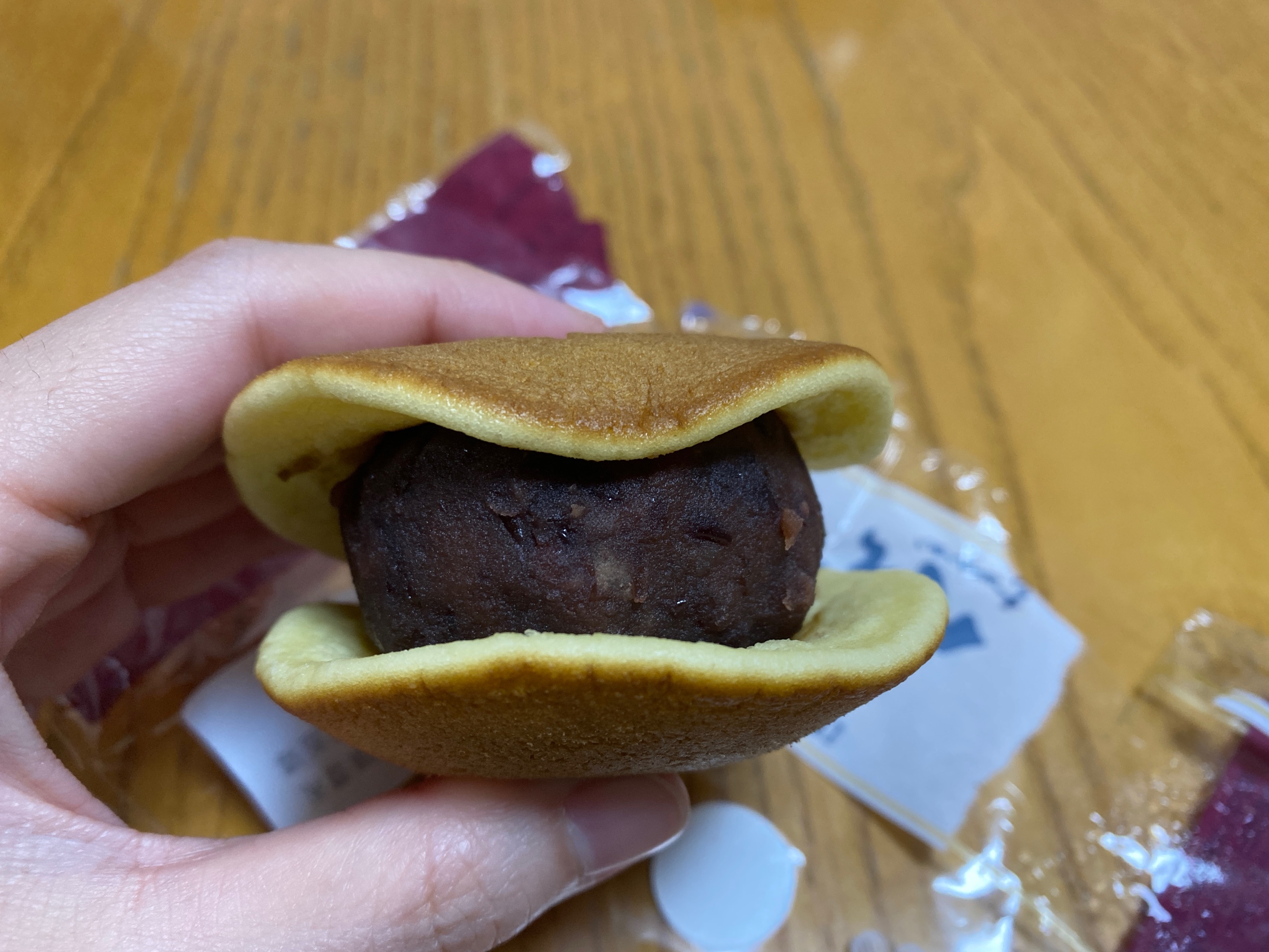ずっしり重い まん丸あんこたっぷりどら焼きをいただいた かなちゅうごはん