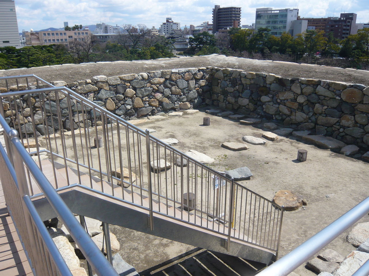 こいつ 動くぞ 城とか陵墓とか