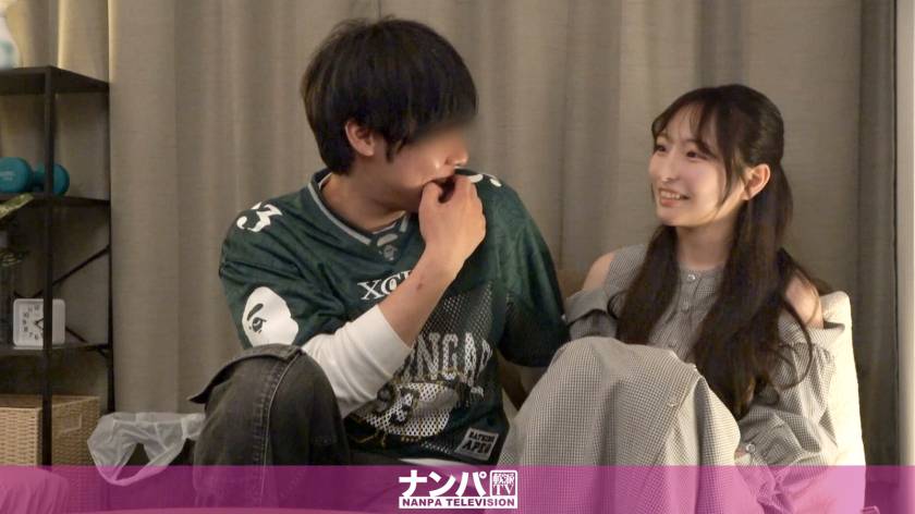 東京来て初めてのエッチに大興奮!経験人数少なめの童顔美女をねっとり愛撫でイカセまくり、最後はデカチンとデンマのコンボでハメまくる!! 百戦錬磨のナンパ師のヤリ部屋で、連れ込みSEX隠し撮り 415