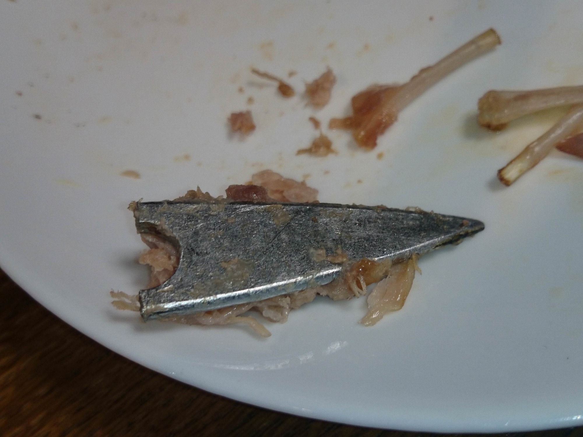 マグロのしっぽ食ってたら刃出てきたんやけど Jのログ おんjまとめブログ マグロのしっぽ食ってたら刃出てきたんやけど Jのログ おんjまとめブログ