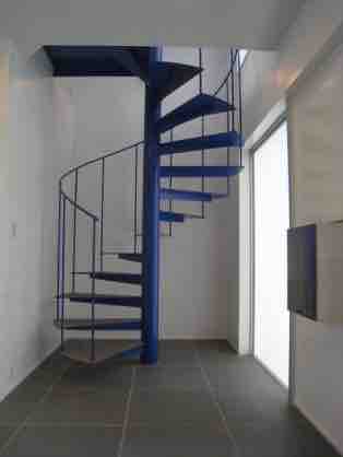 建築学的にありえない 聖ヨゼフの螺旋階段 のミステリーとは 博士とナナの雑学探検記