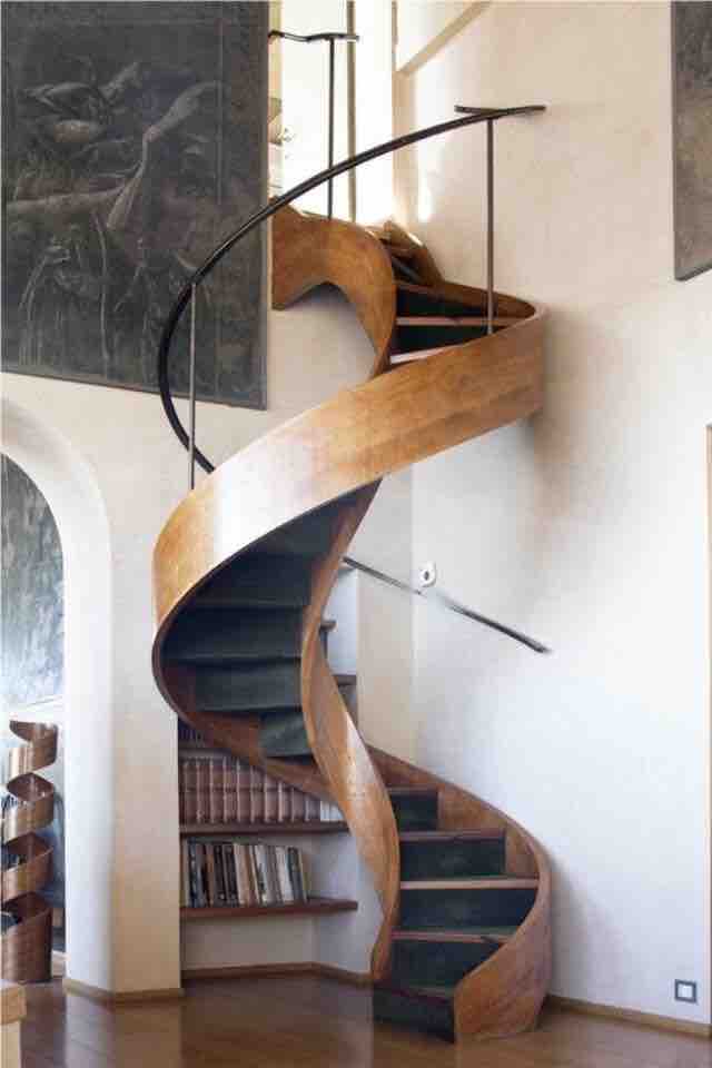 建築学的にありえない 聖ヨゼフの螺旋階段 のミステリーとは 博士とナナの雑学探検記