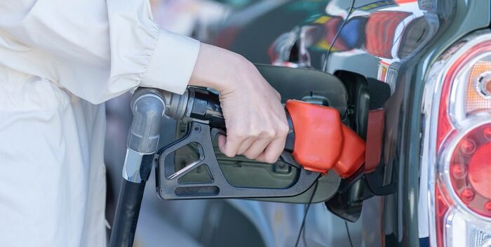 自動車教習所ってガソリンの入れ方教えてくれないの？