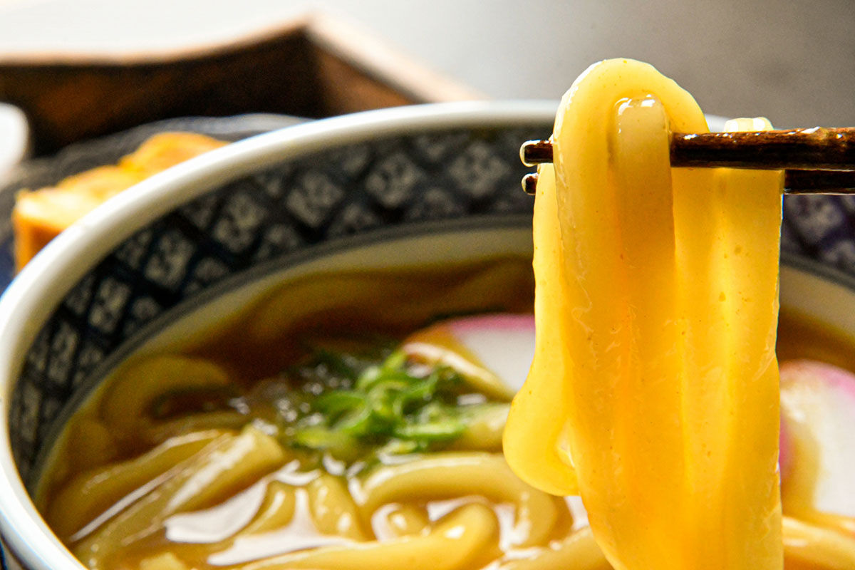 美味しいけど食べにくい食べ物ランキング！「ミルフィーユ」「カレーうどん」を抑えた1位は…？