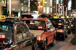 【悲報】タクシーで飲食したラウンジ嬢逆ギレ????