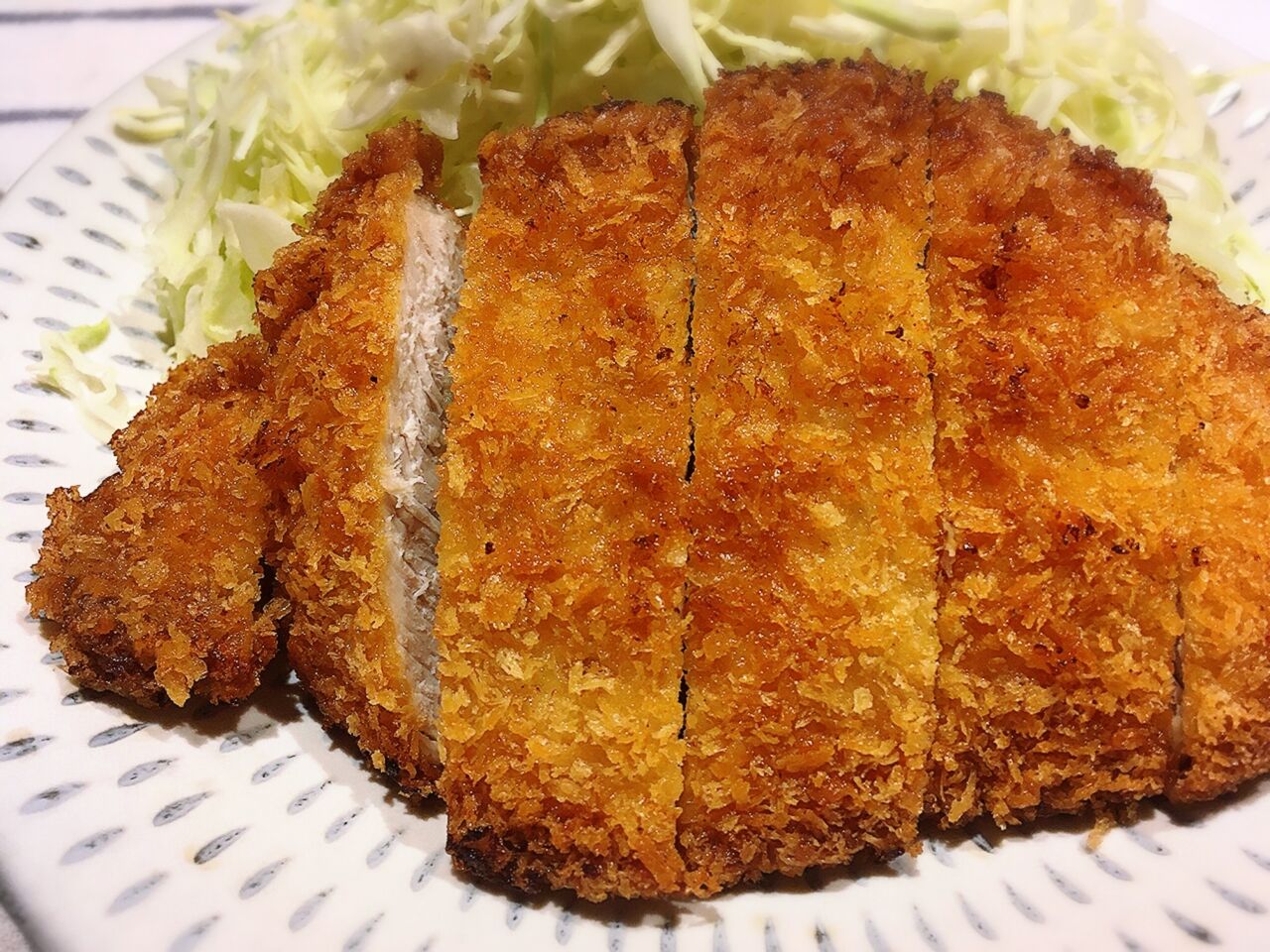 トンカツに塩つけて食う奴wwwwwww