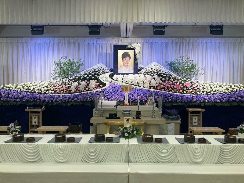 【芸能】ATSUSHIのモノマネ芸人、橋幸夫さんの通夜参列で炎上から9カ月…今度は中村玉緒さんの通夜にATSUSHIのモノマネで参列