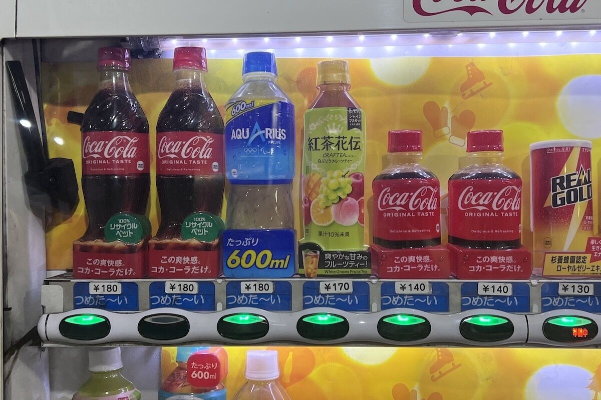 【悲報】コカ・コーラさん「君らなんで自販機でジュース買わんの？大赤字なんだが????」