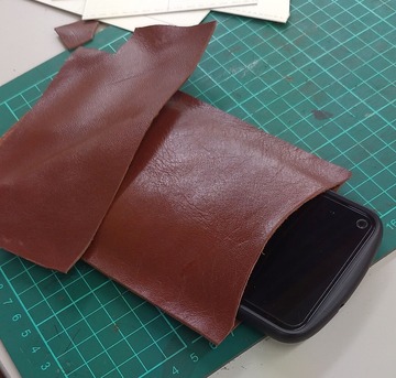 220924革小物スマホケース