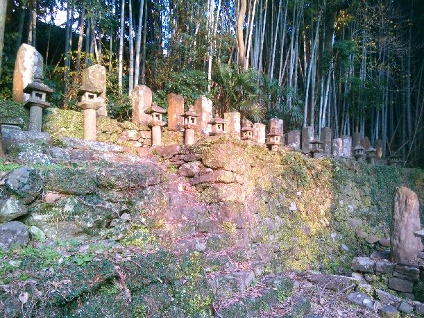 いかなる人も踏み迷う
	  宗家松浦丹後守家累代の墓（旧宛陵寺跡）