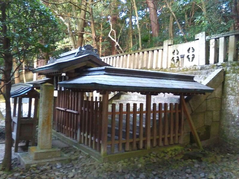 いかなる人も踏み迷う
	  源満仲・源頼光の墓