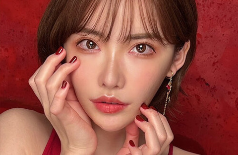 【セクシー女優】深田えいみ、美脚あらわ最新ショット「タイにいました！」タンクトップ＆ショートパンツ姿