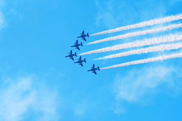 【ブルーインパルス】美浜町70周年記念イベントを最大限に楽しむ方法「12月1日 和歌山県美浜町 飛行予定：13:20～13:50」