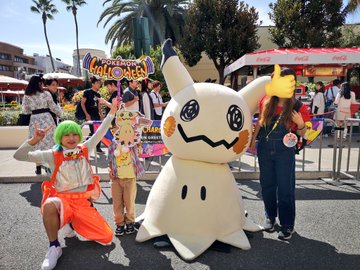 国民に数兆円配るよりその金で超でかいポケモンのテーマパークでも建てた方が良くないか？