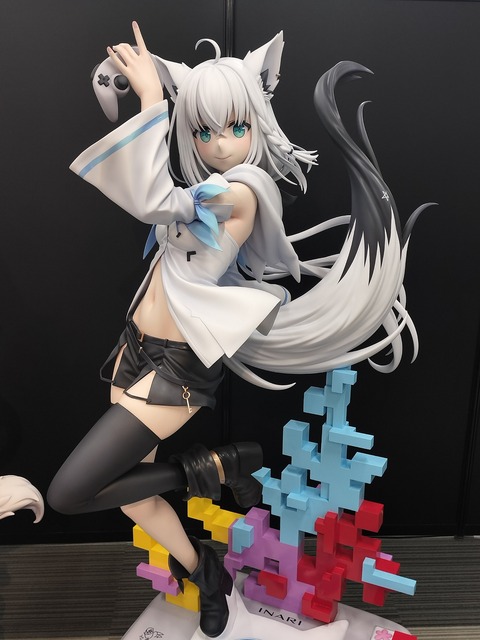 【画像】ホロライブ・白上フブキちゃんの等身大フィギュアｗｗｗｗｗｗ「フワモコも凄い????」