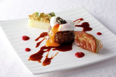 「トリュフ・フォアグラ・キャビア」って日本が国内で世界三大珍味って言い張ってるだからな