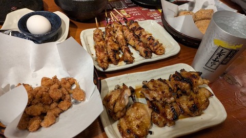 友「このやきとり盛り合わせ全部串から取ってあげるね～」