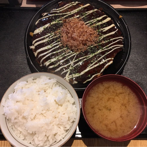 大阪府民に言ってはいけない言葉「関東人：お好み焼き定食？米いらんやろ？」