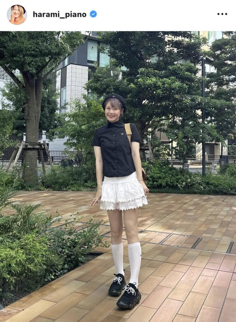 【芸能】ハラミちゃん、ミニスカで美脚！身長１７１センチの抜群スタイル「もしかして９頭身」「まるでモデルさん」