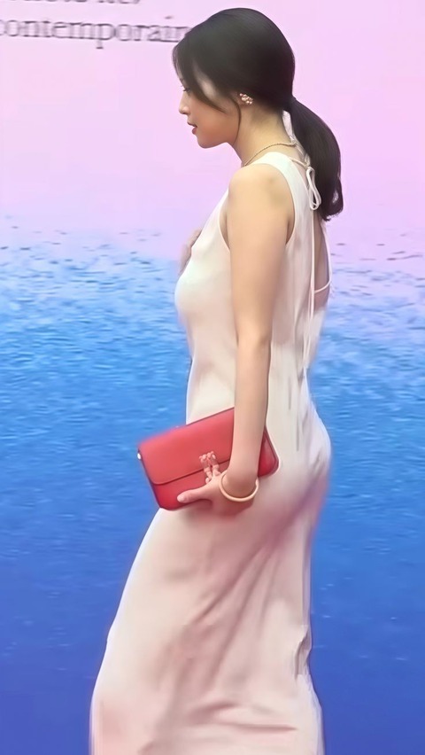 【画像】今田美桜さんピチピチドレスでクッキリ