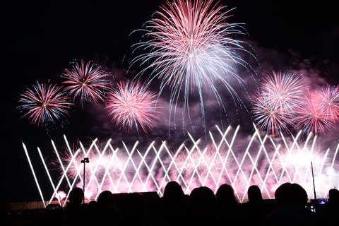 中止になりました(￣▽￣;)資金難：日本一"エモい"花火大会が三陸に爆誕！???? 行かない理由ある？ #三陸花火大会2025「開催日時： 2025年5月4日(日) 19:00 開始予定」