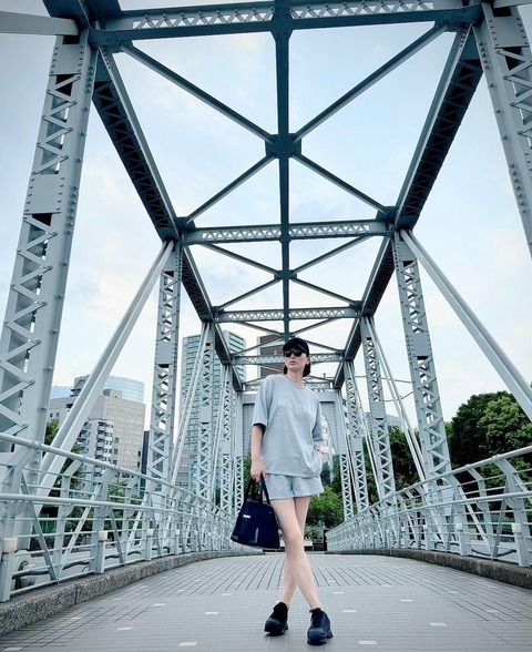 【画像】氷川きよし(46)さん、そこら辺の女より美脚ｗｗｗｗ「までじ誰かと思った(￣▽￣;)」