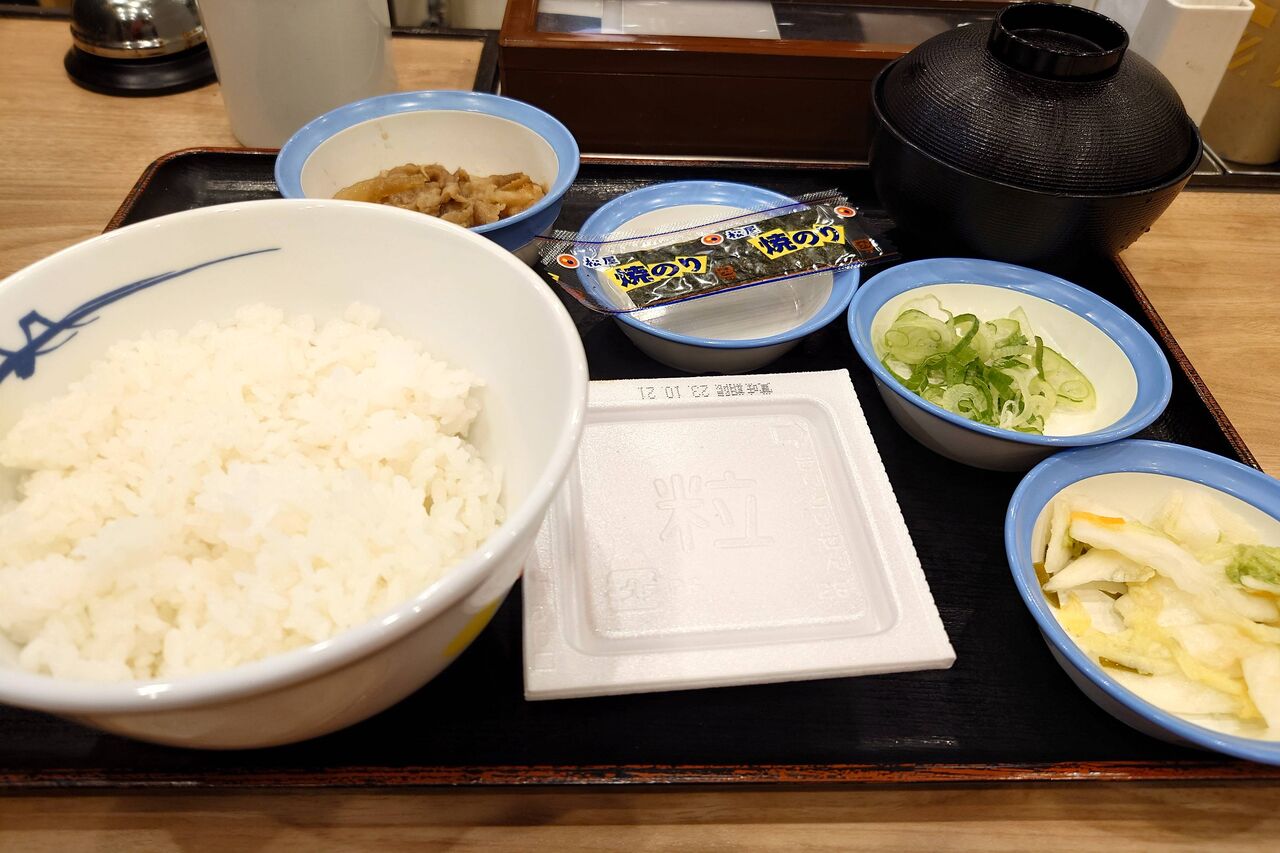 「食費を抑えながら健康的な食事を！1000円生活のコツ」1000円でお腹いっぱい！