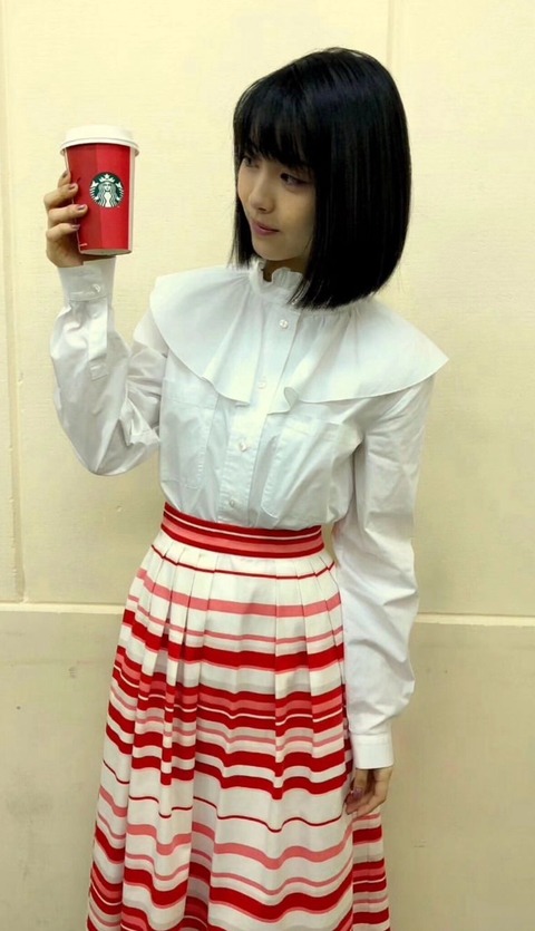 【画像】浜辺美波、コーヒーより顔が小さかった
