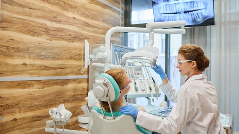 アメリカって歯医者行くのに900万もかかるの？