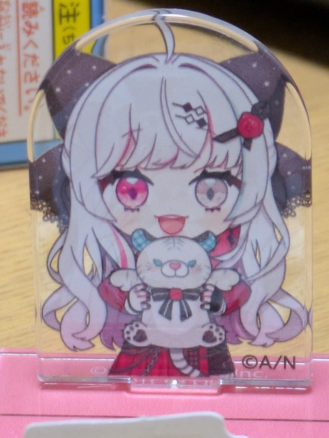 にじさんじチョコエッグ買ってきたけどホロライブチョコエッグも発売して欲しい出来だわこれ