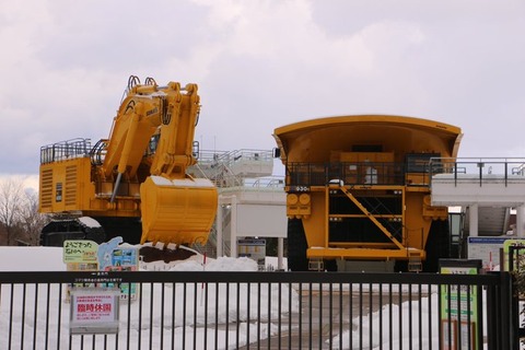 【事故】自転車の12歳中学生がダンプカーにはねられ死亡　ヘルメットは被っておらず　渋滞中の車列すり抜けた際に接触か　大阪・枚方市
