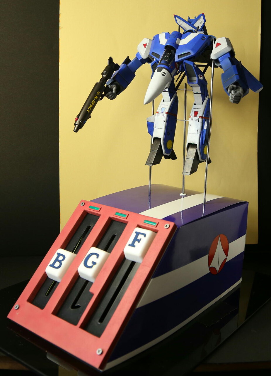 1 72電動変形バルキリーvf 1j すーめだか 変化球モデラー