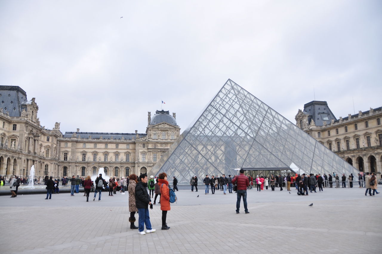 ルーブル美術館 イギリスの樹の下で生息中