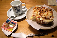 090124スクランブルエッグトースト&ミルク