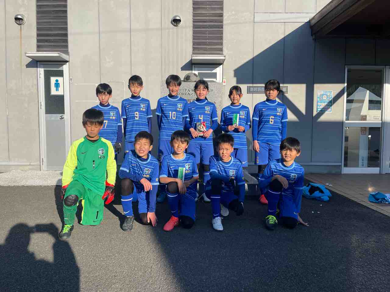 ||ジュニアアイドル U12 かとゆり１ｓｔ写真集『Ｌｕｃｋｙ ＤＵＣＫ』」｜タレント写真集｜アート・教養・エンタメ｜書籍｜小学館