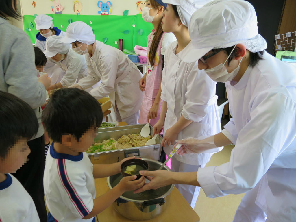 附属幼稚園で給食実習を行いました 滋賀短期大学 生活学科 附属幼稚園で給食実習を行いました 滋賀短期大学 生活学科