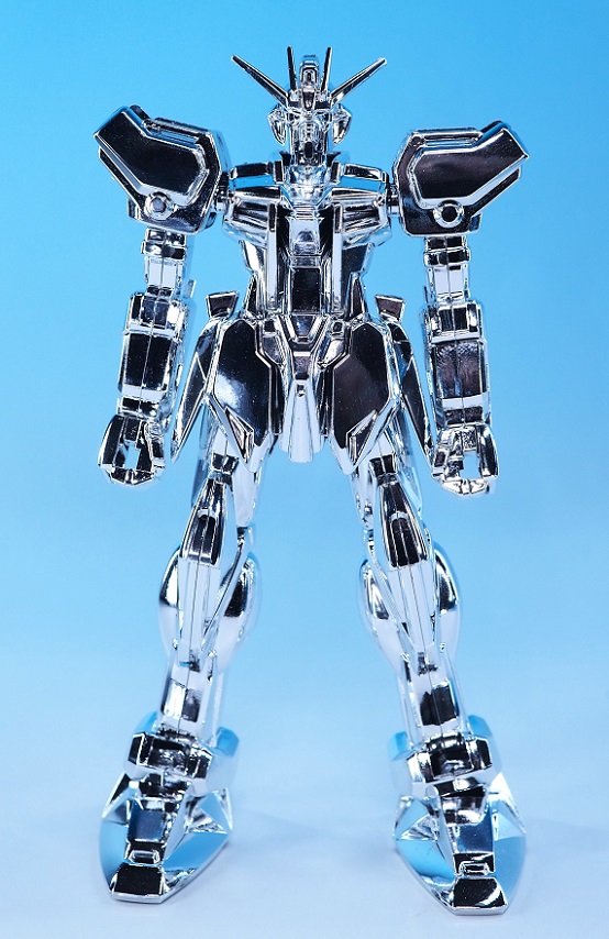 1/144 ストライクガンダム シルバーメッキヴァージョン レビュー 1/144 ストライクガンダム シルバーメッキヴァージョン レビュー